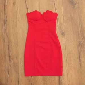  - Oanvänd klänning från Nelly. Säljs för bästa bud