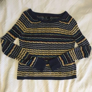  - Stickad tröja från Carlings! 🤩 Armarna sitter åt lite medan ”kroppen” är rak! 