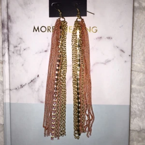  - Snygga statement örhängen från Gina Tricot! Helt oanvända och köparen står för frakten❤️