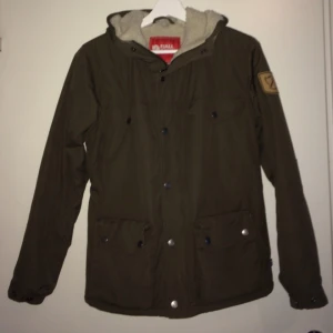  - Varm vinterjacka från fjällräven. 