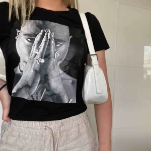  - Jätte cool 2pac tröja. Köpt i New York. (Högsta bud just nu 210kr)