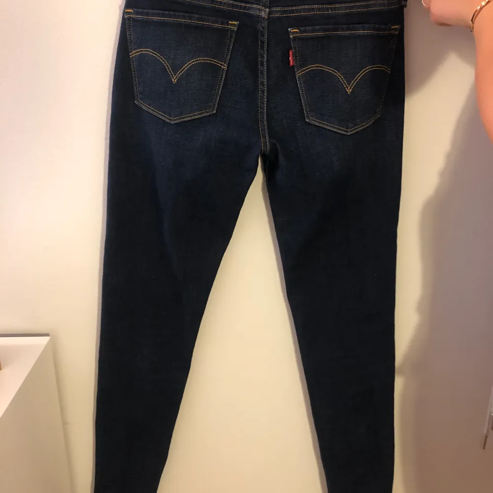 Säljer mina Levis jeans 710 storlek 24. Kunde tyvärr inte fota dem på eftersom de är för små😢. Jeans & Byxor.