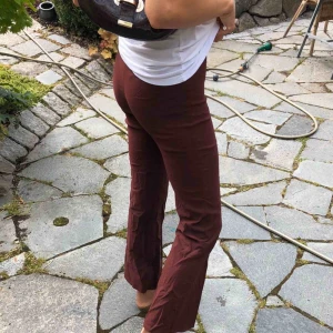  - Vinröda snygga kostymbyxor! Väldigt stretchiga❣️ +59 kr frakt