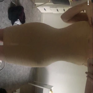 NAKD DRESS - Säljer denna kläning från NAKD som är lite gemnonskinlig men ja rekommenderar att ha ljusa underkläder.