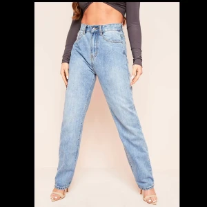 Jeans från Missyempire - Helt nya jeans som tyvärr är för långa för mig. De kommer från missyempire. Bud startar från 250 kr