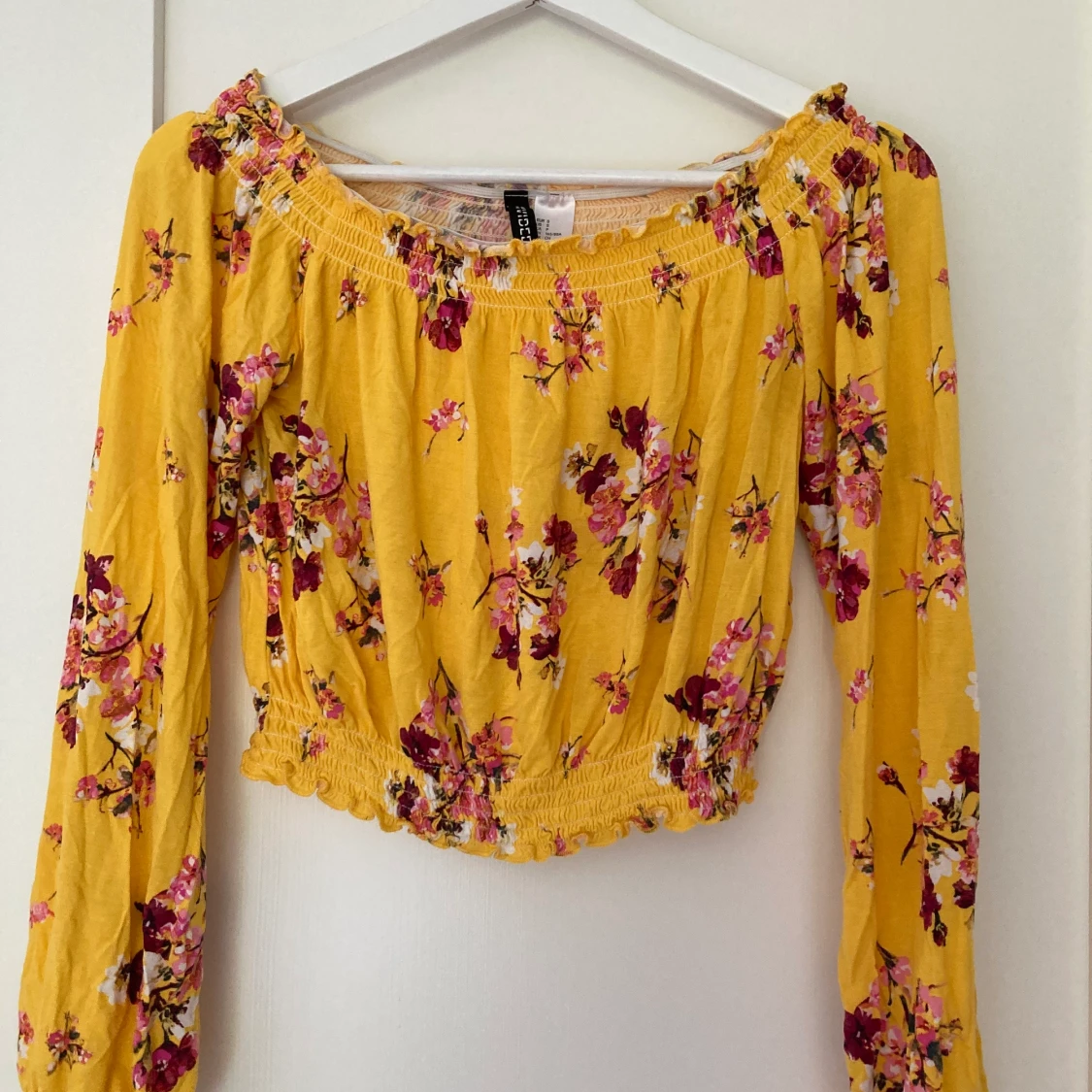 Blommig gul blus  - 91