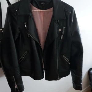 Skin jacka - Köpte för 1år sedan inte kommit till användning