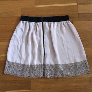 Topshop lace skirt, in very good condition! Only worn once!