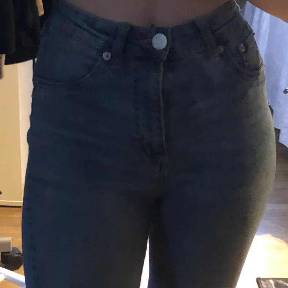 Ljusblå skinny jeans från lager 157 ! 🦋 Superfina och mycket använda men är ändån helt fina och i nyskick 🦋🦋🦋 Köpta för 200:- men säljs endast för 75:-!✌🏼✌🏼✌🏼✌🏼 Kolla biograf för frakt m.m, andra frågor - skriv ett dm så är jag snabb på att svara ☺️☺️. Jeans & Byxor.