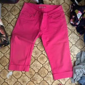 Shorts - Rosa shorts, säljer för dom är för små