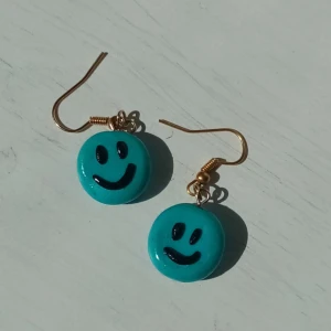 blue smiley face handmade earrings  - handmade earrings made by me 💗.                                                   Charm size : 2.5 cm. DM if you're interested 💗