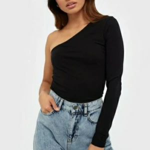 One sleev top - One sleev body top