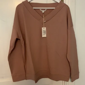 Ny tröja från lager 157 - Helt ny, oanvänd. Inköpspris 300