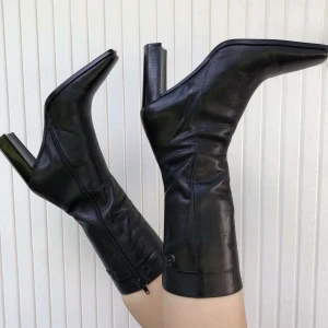 Vintage boots - Väldigt fina balla svarta Roberto Vianni boots. Storlek 37 men passar även som 36. Frakt tillkommer✨🛍