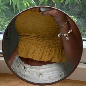  - Perfekta tub toppen köpt i miami på ross för 2,5 år sen och använd ett fåtal gånger sedan dess. Jätte fin gul färg och mycket stretchig så kan passa allt från XS-L säljer för 40kr (frakt tillkommer på 30kr)