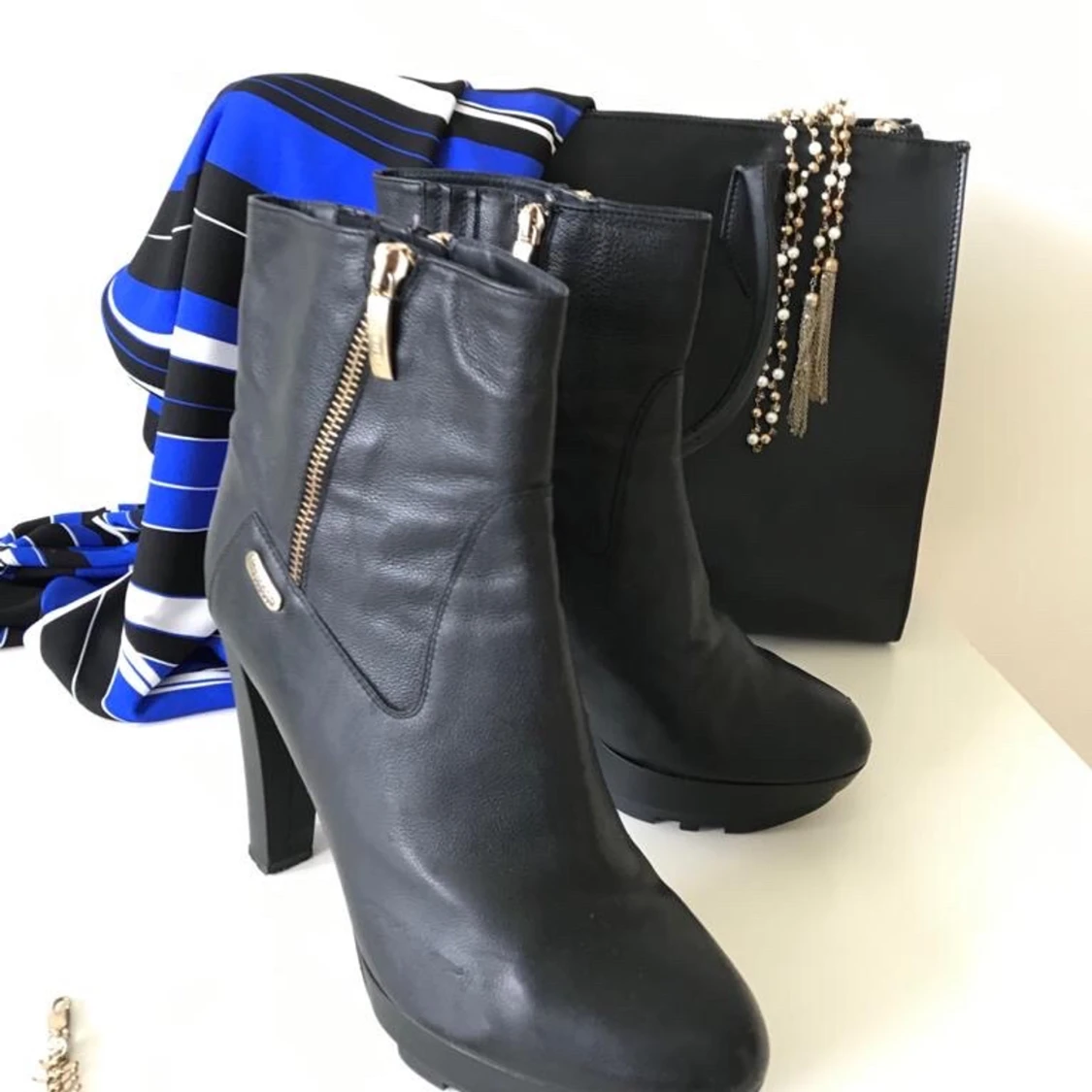 Ankelboots i svart skinn, Cesar Paciotti