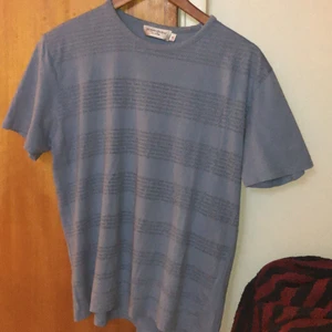 Vintage Ysl t-shirt storlek M - Köpt second hand men den är i otroligt bra skicka har knappt använt den sen jag köpte den, Sitter tts