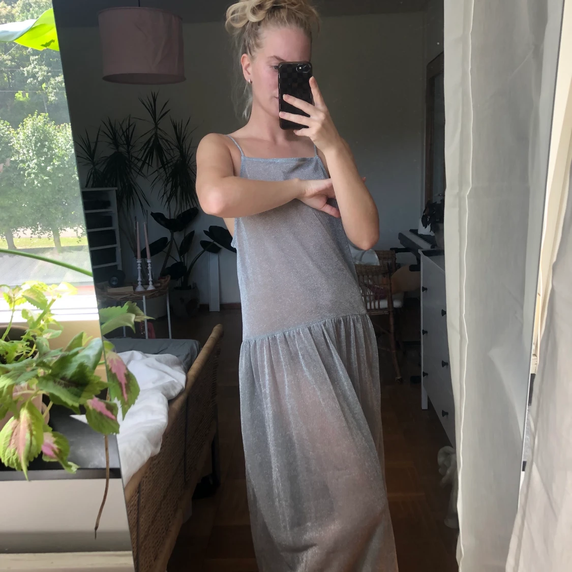 Glittrig långklänning - 90