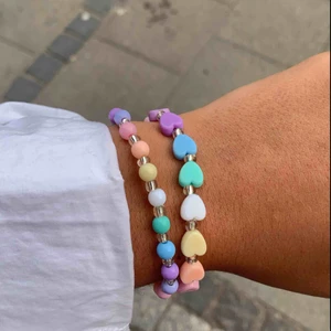 Armband - Försäljning med armband i färgglada färger!! PAKETPRIS 130kr för båda armbanden. Finns separata annonser med enskilda armband