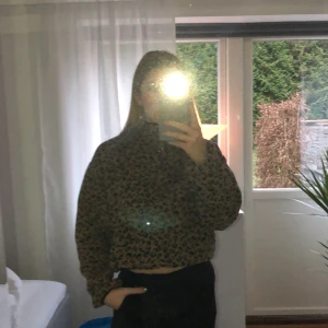 Leopard tröja från Chiquelle - Leopard tröja från Chiquelle i storlek XS. Bra skick, knappt använd!