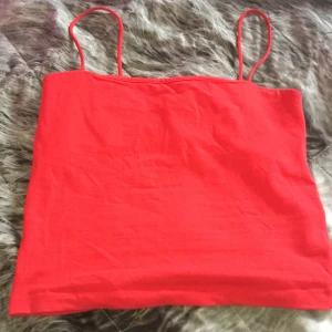 Ett rött linne - Ett rött gina tricot linne 