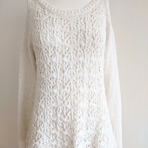 Vit stickad tröja  - Superfin stickad tröja från Gina Tricot! Bra skick, storlek L. 