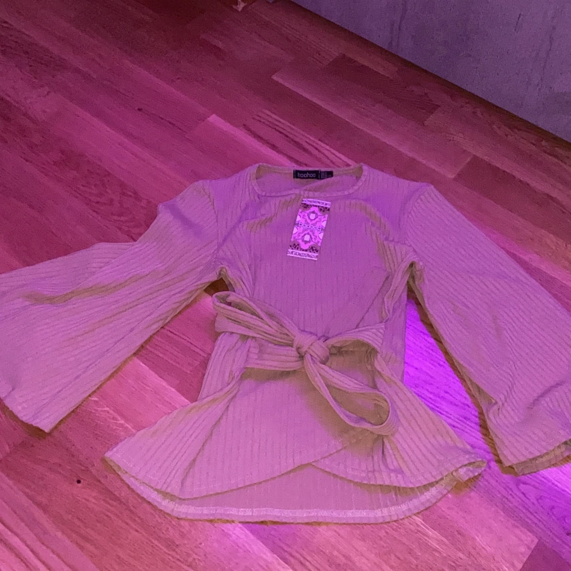 En helt oanvänd booho tröja med prislapp. - 90