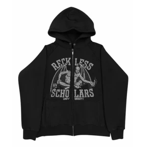 Reckless scholars zip  - Svart ziphoodie från Reckless Scholars i nyskick, strl L. Använd max 5 gånger men några stenar saknas, inget som  är märkbart.  påse och lapp finns. | Högsta bud: 1800kr | Köp direkt: 2000kr | Frakt tillkommer💫