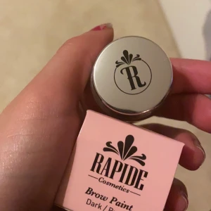 Ögonbryn  - Hely ny. 