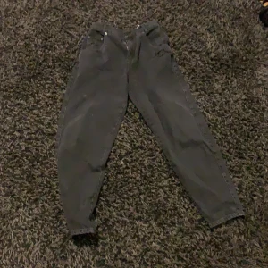 Pullandbear  - Snygga jeans från pull and bear. Storlek 38. Jätte sköna och nästa som nya 