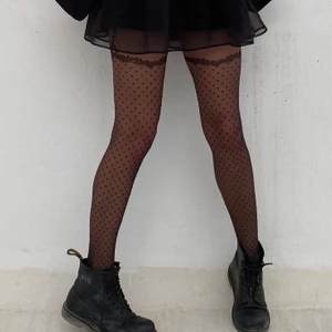 Fina, sexiga tights - Hej! Dessa tights kommer från ett UF-företag som heter Jolie.UF. De kostar 129 kr (exklusive frakt) eller 151 kr (inklusive fraktk). Denna modell kallas för ”Noelle”, storlekarna är XS/S och M/L. Beställning sker på Instagram via DM på Jolie.UF    