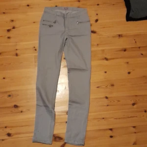 Skill - Dem är aldrig använda eller prövade. Dem är i grå färg 