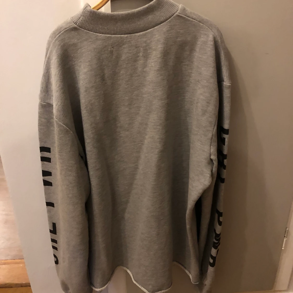 Grå sweatshirt med tryck, grl power - 90