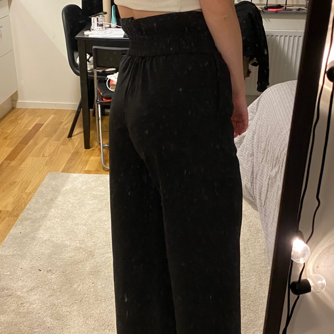 svarta vida byxor - 90