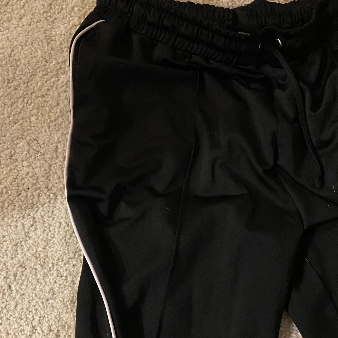 svarta tracksuitbyxor - 91