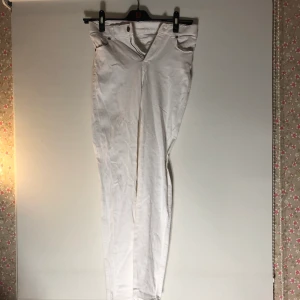 Vita jeans  - Vita jeans från Dr denim. 