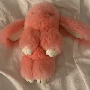 Luddig Kanin  - Supergullig kaningosedjur med ”hänge” så man kan sätta fast den på väskan :) 💘✨💞 Köpt någonstans utomlands!