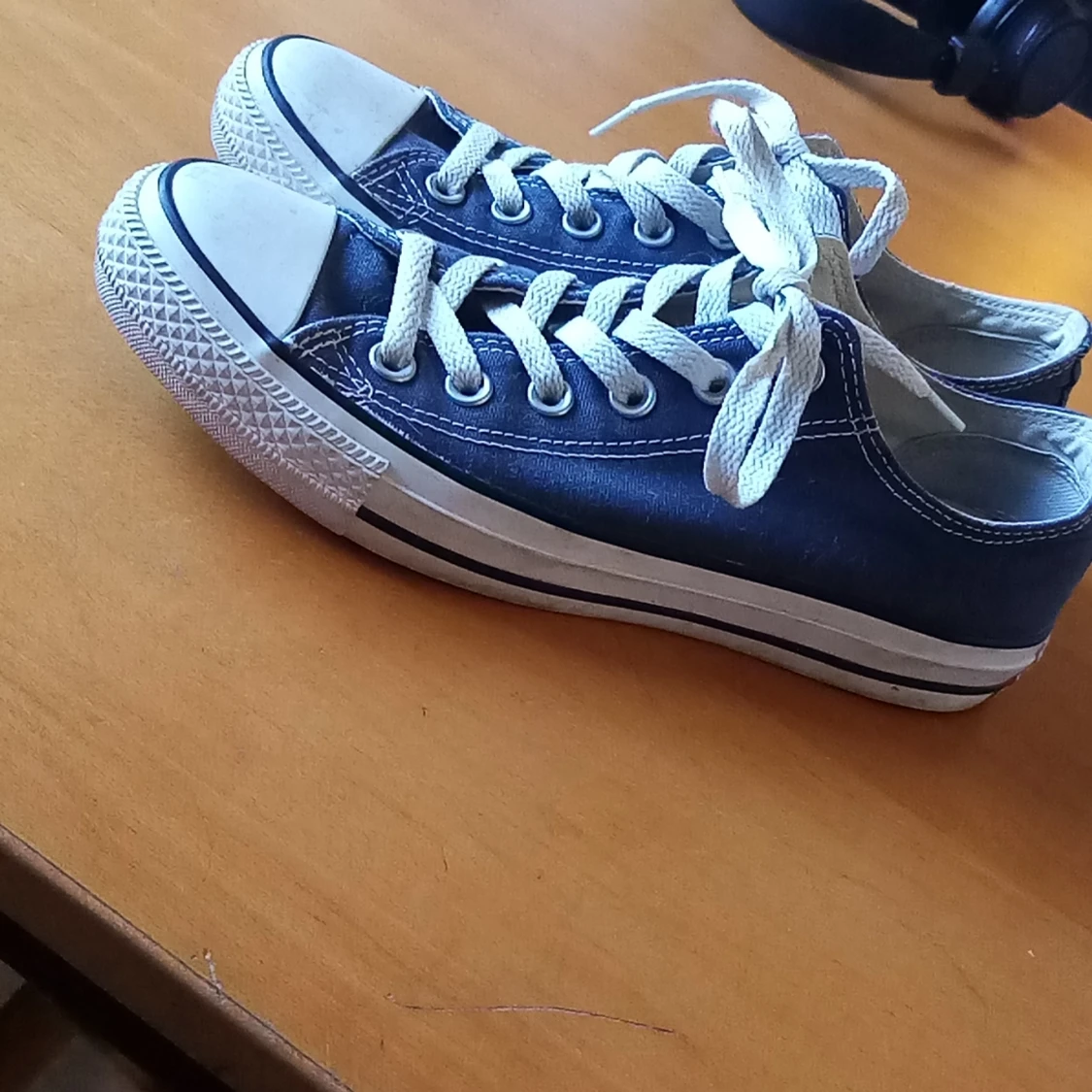 Blåa converse storlek 39