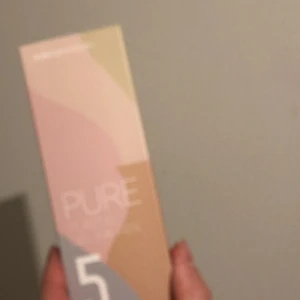 Pastell pennor - Superfina pastell pennor! Pennornas färg är samma på utsidan! Det finns pastell röd, blå, grön, gul och en ljusgrå!  Helt nya!!! 5 st och kommer i lådan! Färgerna finns inte o sverigeeeee!!! 5 för 129kr inkl frakt!