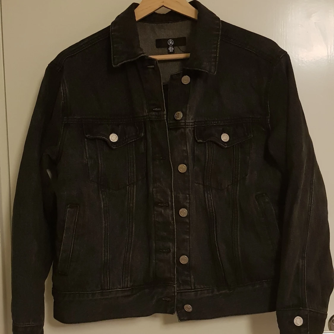 Petite- svart jeansjacka i oversize-modell - 90