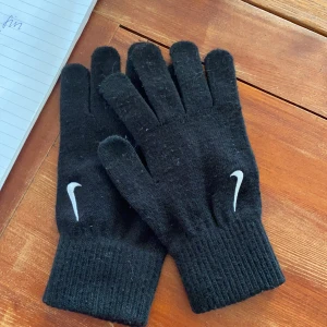 Nike vantar - Vantar med touch. Från Nike. One size. Betala bara för frakt