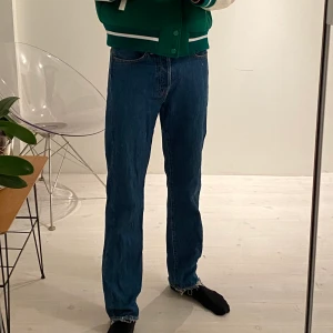 Acne Jeans - Är från kollektionen blå konst. Sitter bra på alla kön! Dem är för små på mig så vill bara bli av med dem