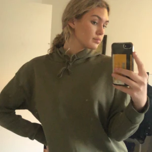 Hoodie - Najs hoodie typ använd 1 gång