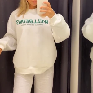 Sweatshirt - Asfin och skön sweatshirt i strl L. Som nyskick. Köpare står för frakt! 😊