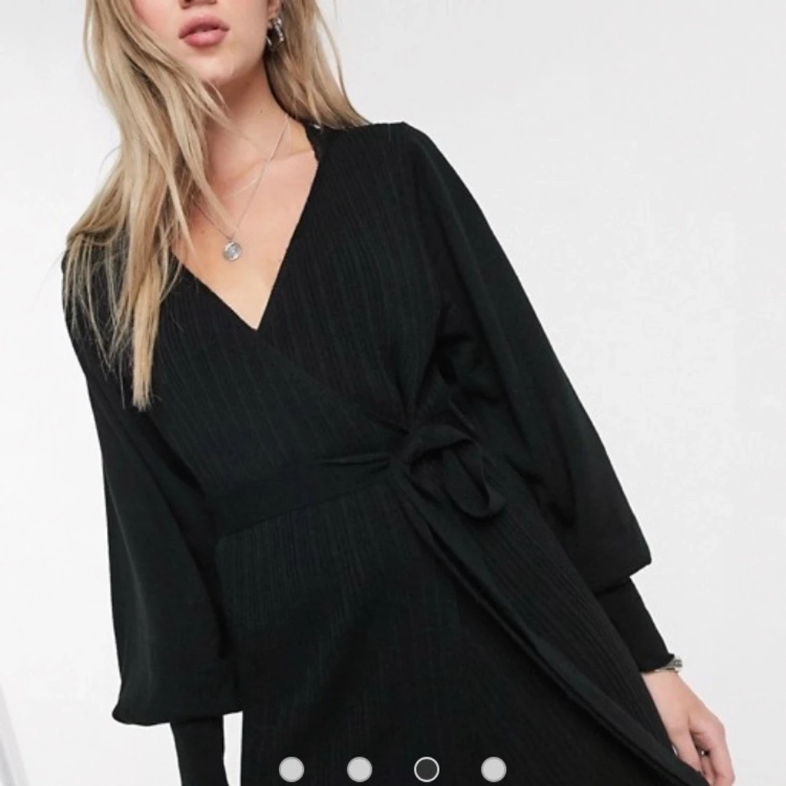 Supersnygg stickad klänning i storlek 38, slutsåld i butik - 90