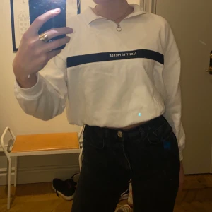 Tröja, vintage- stil, S - Tröja i vintage- stil som är köpt i USA. Dragkedjan går självklart att dra upp😌