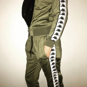 Kappa track pants - Snygga Kappa byxor i fint skick. Frakt 20kr. Buda i kommentarerna!