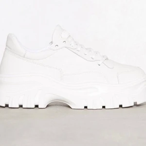 Bronx Jaxstar white strl 38 - Bronx Jaxstar vita i storlek 38. Använt endast 2 gånger. Mycket bra skick!!