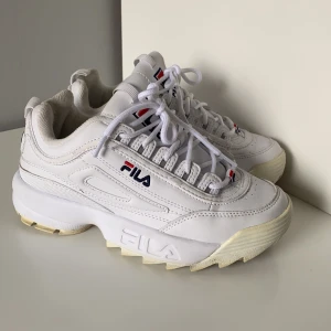 FILA skor - Sparsamt använd, gott skick. Köparen står för frakten:)