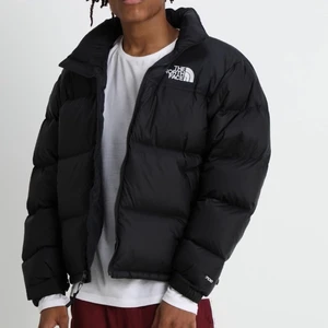 1996 RETRO NUPTSE JACKET  - Säljer nu min jacka storlek M. Bra passform och en inbyggd luva, skriv till mig om fler bilder.